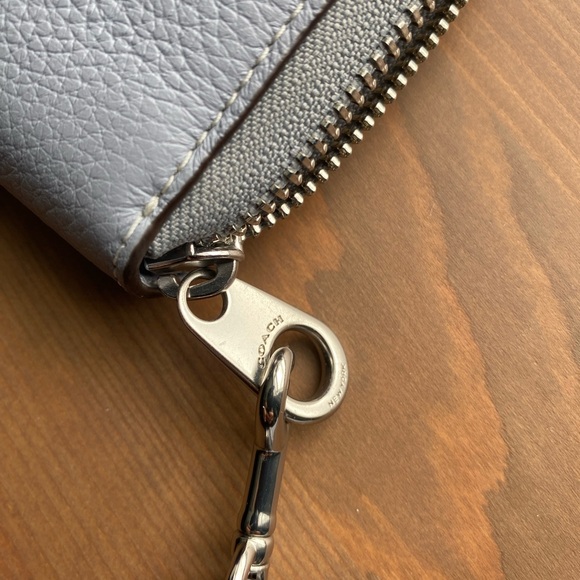NWOT COACH Long Zip Around Wallet in Gray Mist - Picture 4 of 4